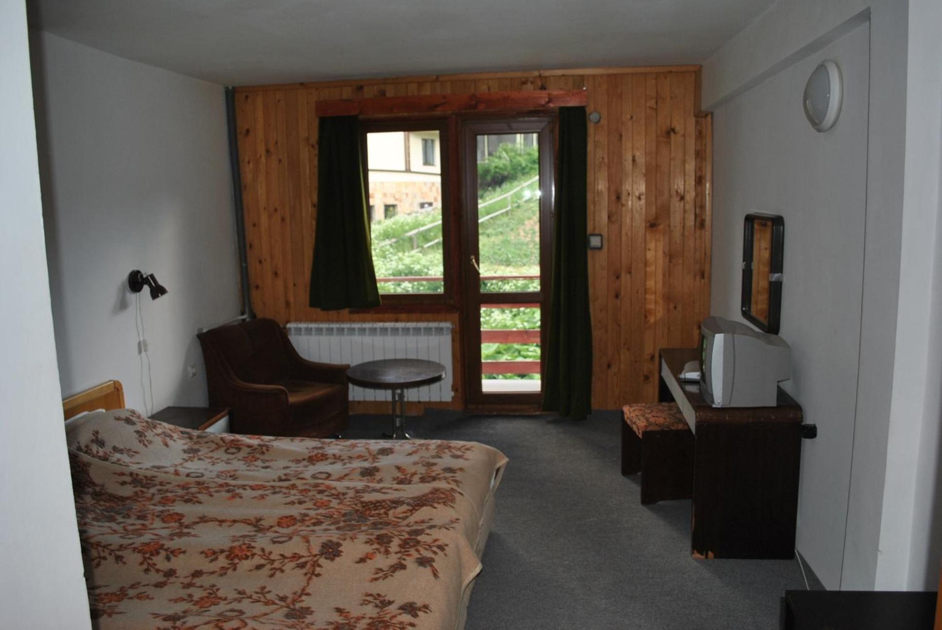 Kris Guesthouse Stoykite エクステリア 写真