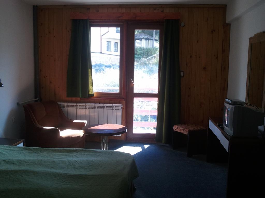 Kris Guesthouse Stoykite エクステリア 写真