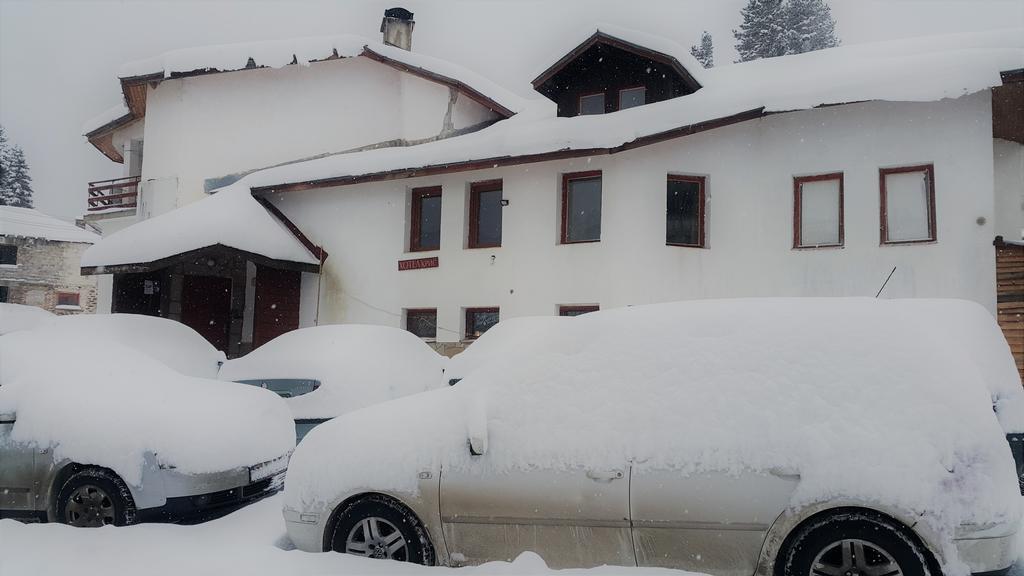 Kris Guesthouse Stoykite エクステリア 写真