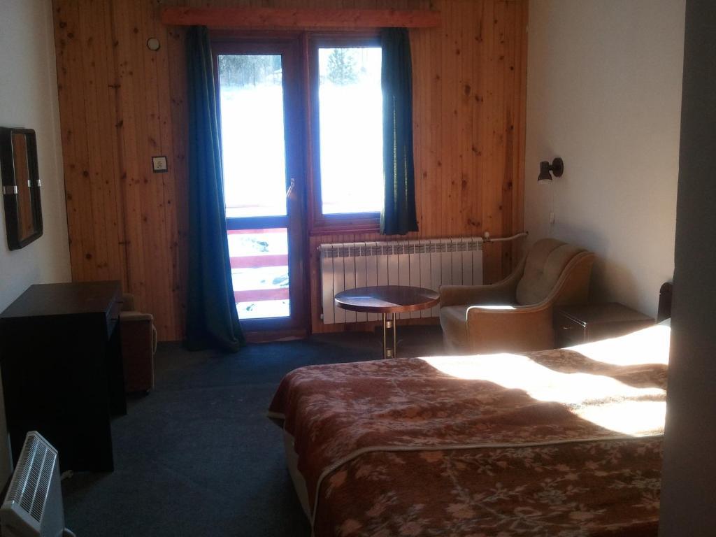 Kris Guesthouse Stoykite エクステリア 写真